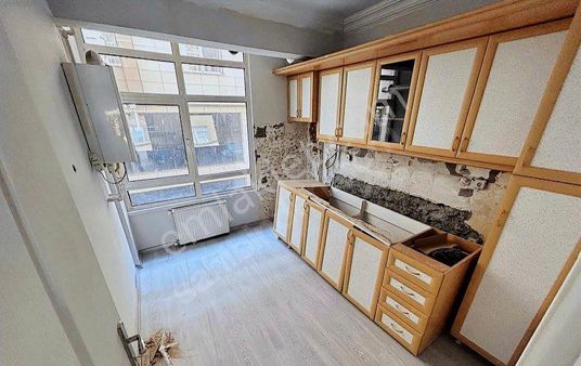 Furkan Emlaktan Zafer Mh. 2+1 1.kat 110m2 Geniş Balkonlu İçi Full Yapılı Satılık Fırsat Daire