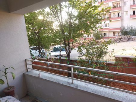 Göçer Emlaktan Satlık Geniş Kullanışlı 3+1 Yüksek Giriş