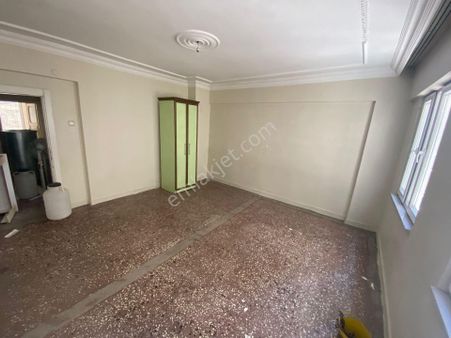 Koşuyolu Parkı Karşısında Satılık 3+1 Fırsat Daire