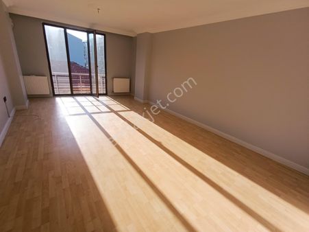 Yusuf Emlaktan Tevfikbeyde Satılık Daire 3 Katta