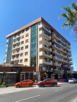 Köşe Konumlu Pergole Alanlı Boş Kiralık Dükkan