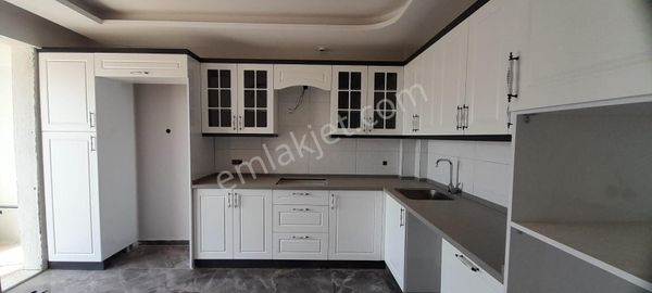 Komple Satılık 3 Katlı Sıfır Bina...