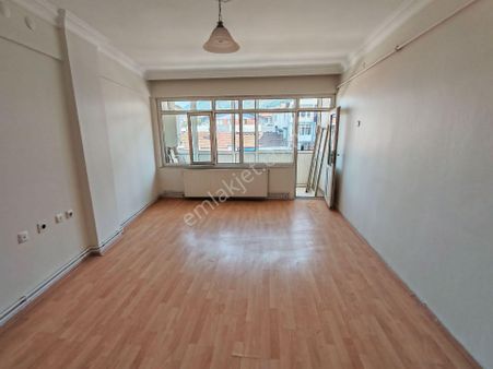 Barış Emlak'tan İpekçilikte 2+1 Kiralık Daire.