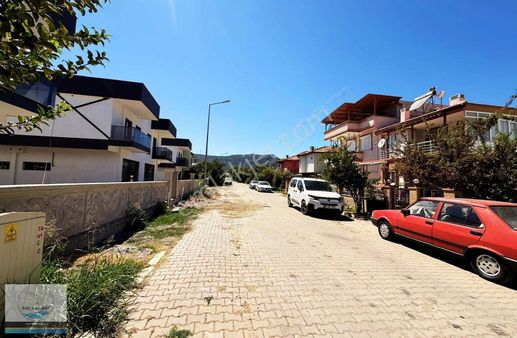 Yenifoça Gencelli'de Denize 100 Mt 1+1 Geniş Bahçeli Daire