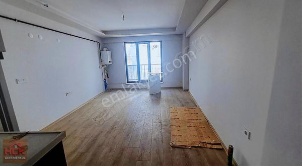 Hçk Gayrimenkul'den Adalet Caddesi Konumunda 1+1 Sıfır Daire