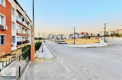 Aliağa Örnekkent Mh. Site İçinde 5+2 Satılık Çatı Dubleksi