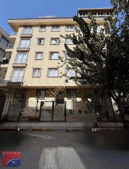 Samandıra Metroya 3 Dakika Yürüme Mesafesinde Satılık 3+1 Daire