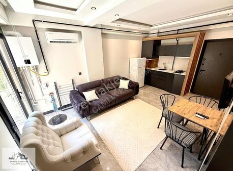 Üniversite Yakını Site İçi 1 Yaşında Arakat Balkonlu 1+1 Apart