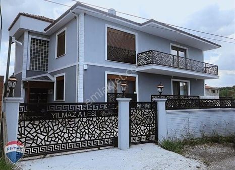 Remax Mavi-çaybaşıyeniköyde 2 Daireli Eşyalı Lüks Müstakil Ev