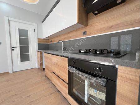 Akçay Oya Gayrimenkul'den Lüks 1+1 Ara Kat Daire