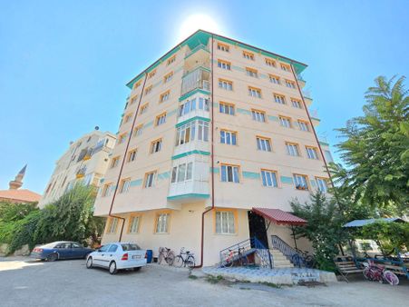 Üçgöz Mah. Gülsu Ap. 2. Kat 2+1 Arakat Satılık Daire