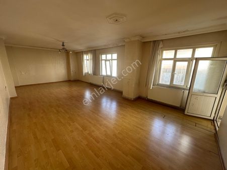 50.yıl Mhalaesinde Satılık 200 M2 4+1 Daire Krediye Uygun