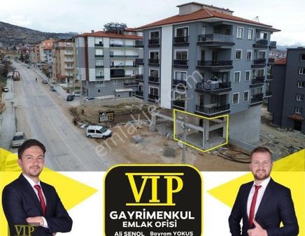 Vip Gayrimenkul' Den Anayol Cepheli 3 Katlı Sıfır Köşe Dükkan