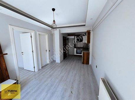 Turpa Buca'dan Cadde Üzerinde Doğalgazlı Geniş Arakat Daire