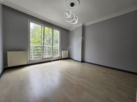 Acil Satılık Cadde Üzerinde Bulunan 2.kat Dairemiz