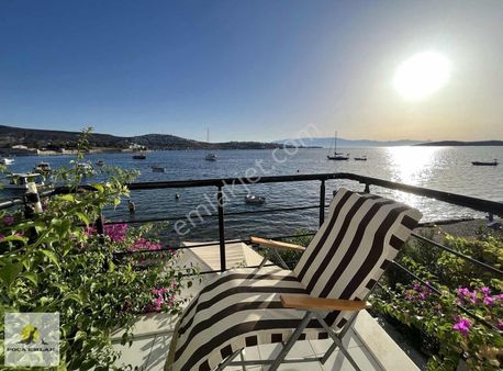 Eski Foça Da Denize Sıfır Muhteşem Manzaralı 2+1 Daire