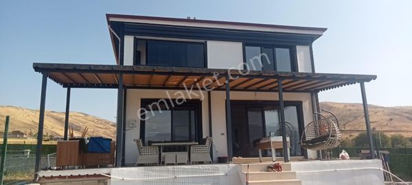 Elazığ Sivrice Göl Manzaralı Satılık 1400m2 Arsalı Lüks Villa