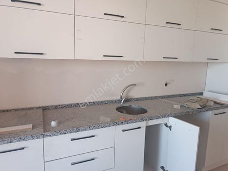 Şehitalibey Mahallesi Kemer Caddesi'nde Satılık 3+1 Lüks Daire