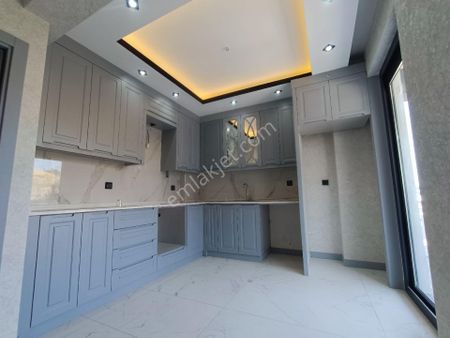 Naz Bayrakta Geniş Satılık 3+1