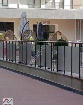 Bornova Park Yaşam Sitesinde Kiralık Eşyalı 1+1 Daire