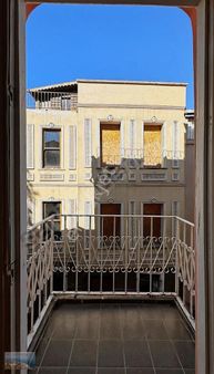 Beşiktaş Çarşıda Tarihi Dokulu Satılık 1+1 Daire