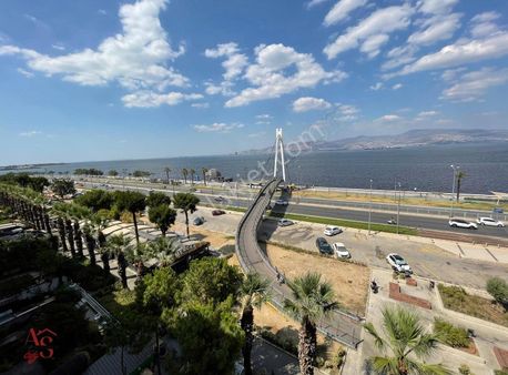 Güzelyalıda Muhteşem Bir Yalı Dairesinde Oturmak İster Misiniz?