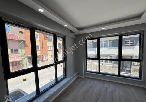 Esentepe Mh Satılık Köşe Başı 2+180m2 Daire 2+0 Parasına!!!