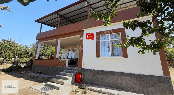 Emlak Ofisimden 160 M2 Evli Görülü 965 M2 Bağ