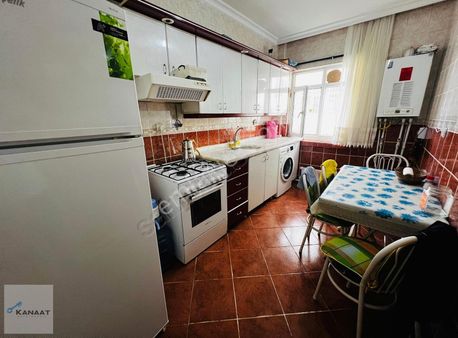 Kanaat'ten Nakış Sokakta Ara Kat Konumunda Balkonlu 3+1 Geniş