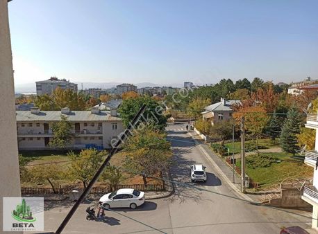 Beta Gayrimenkul Den Satılık Şehrin Merkezinde 3+1 Bakımlı Daire
