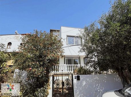 Özdere Çukuraltının Göbeğinde, Deniz Manzaralı, Bahçeli