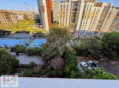 İstanbul Üsküdar Acıbadem Mahallesinde Satılık 3+1 Ferah Daire