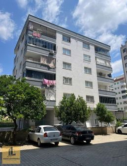 Kozan Gayrimenkulden Işıklı Yolda Az Katlı Binada Kombili 3+1