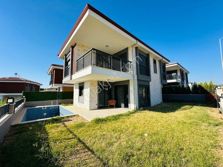 Kuşadası Davutlar Da Satılık 3+1 Müstakil Vılla