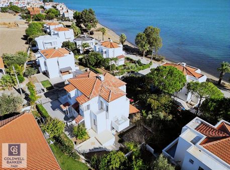 Cunda Yeniyol'da Muhteşem Deniz Manzaralı Satılık 2+2 Villa