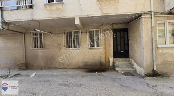 Fatih Caddesinde Satılık Giriş Kat 2+1 Daire