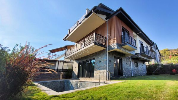 Goldhouse Dan Satılık Villa Karagedik Mahallesi Nde 5+1 Havuzlu
