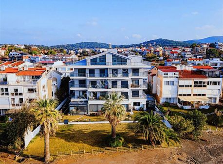 Urla Denize Sıfır Yeni Binada 1+1 Eşyalı Rezidans Dairesi