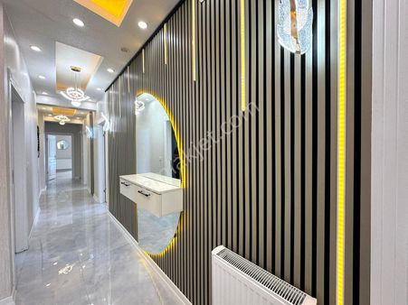 Karakaya'da Ultra Lüks 1.sınıf İşcilik 3+1 Satılık Daire