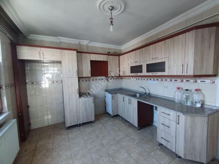 Alihan G.m.den Sanayi Mah.de Fatih Sultan Mehmet Cad. 3+1 Temiz Satılık Daire