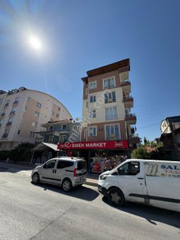 İnal Emlaktan Emek Mahallesinde Cadde Üzeri Satılık 3+1 135 M2 Daire
