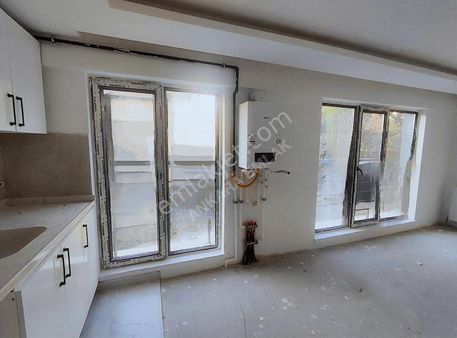 Esat Hacıyolu S.k Yüksek Giriş Yeni Bina 1+1 Satılık Daire.