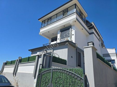Didim Hisar’da Doğa Manzaralı Teraslı Full Eşyalı Satılık Lüks Villa