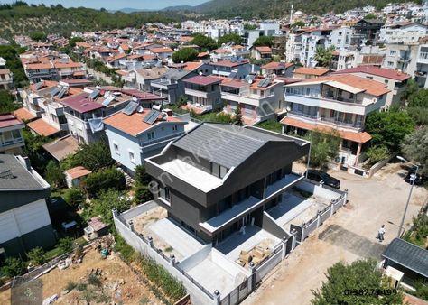 Seferihisar Akarca Satılık Trıbleks 4+1 180m2 Köşe Konumda