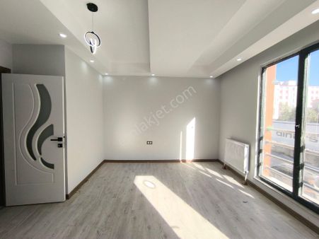 Fa Özbir'den İstasyon'da Acil Satılık İskanlı 2+1 Daire...!