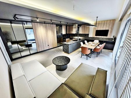 Gold Emlaktan 35 M2 Ada Mutfaklı Lüks Yapılı Cadde Üstü 4,5+1 Satılık Daire