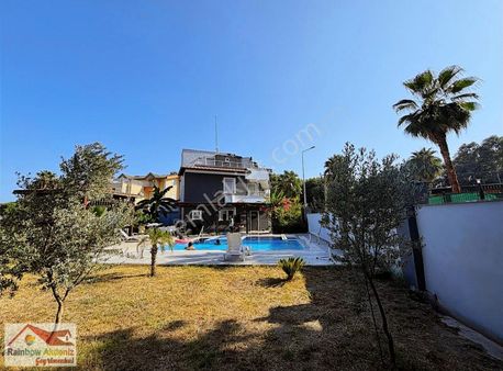 Serik, Kadriye'de Sahile 2 Km. Satılık 5+1 Triplex Villa!!!!