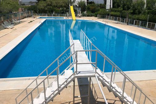 Tece Deniz Mah'de Site İçi & Merkezi Konumlu & Havuzlu & Denize Yürüme Mesafesin'de Eşyalı 2+1