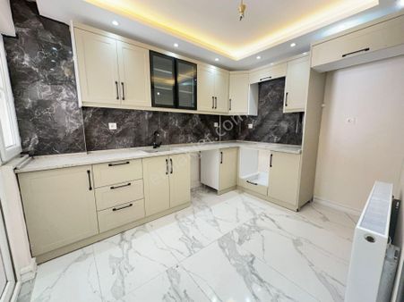 Alaybey Mahallesi 3+1 125m2 5katlının Zemin Katı Petek Kombili 40m2 Bahçeli