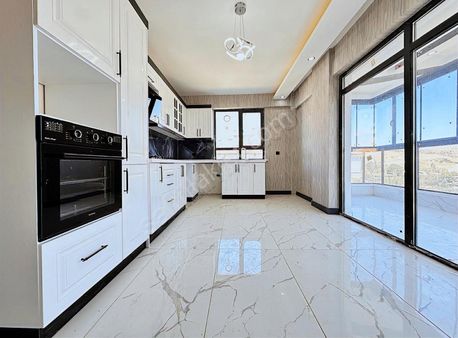 Keçiören De Yeni Bina Köşe Başı Teras Balkonlu İskanlı 3+1 Daire